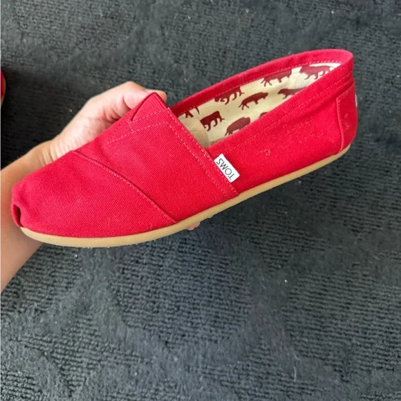 TOMS Men’s Red Canvas Slip-On Shoes - Picture 6 of 7